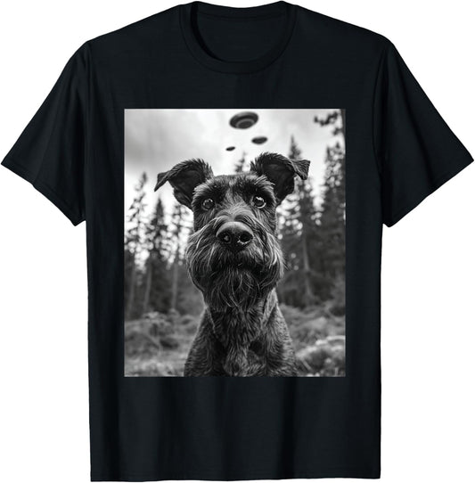 Dog Mom Dad - Funny Alien Selfie Giant Schnauzer UFO T-Shirt